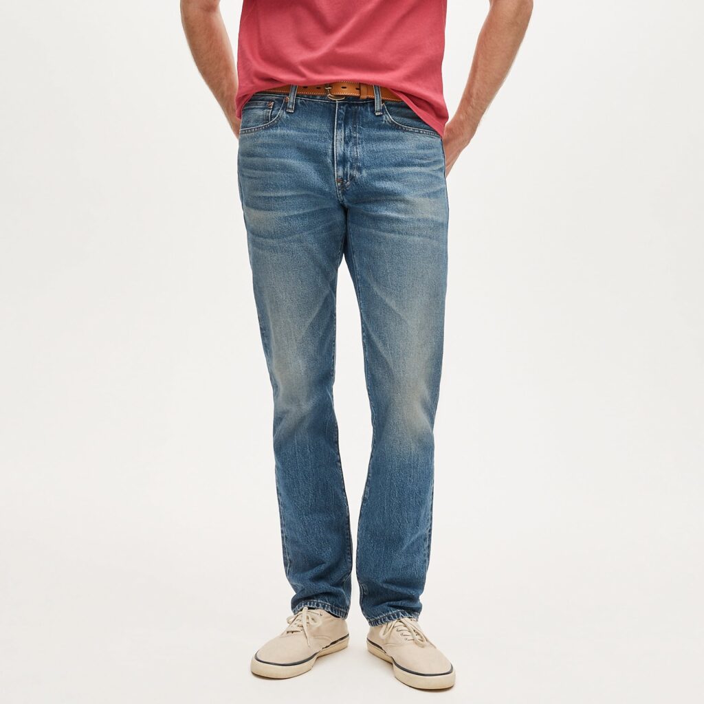 Straight-fit jean in vintage medium wash