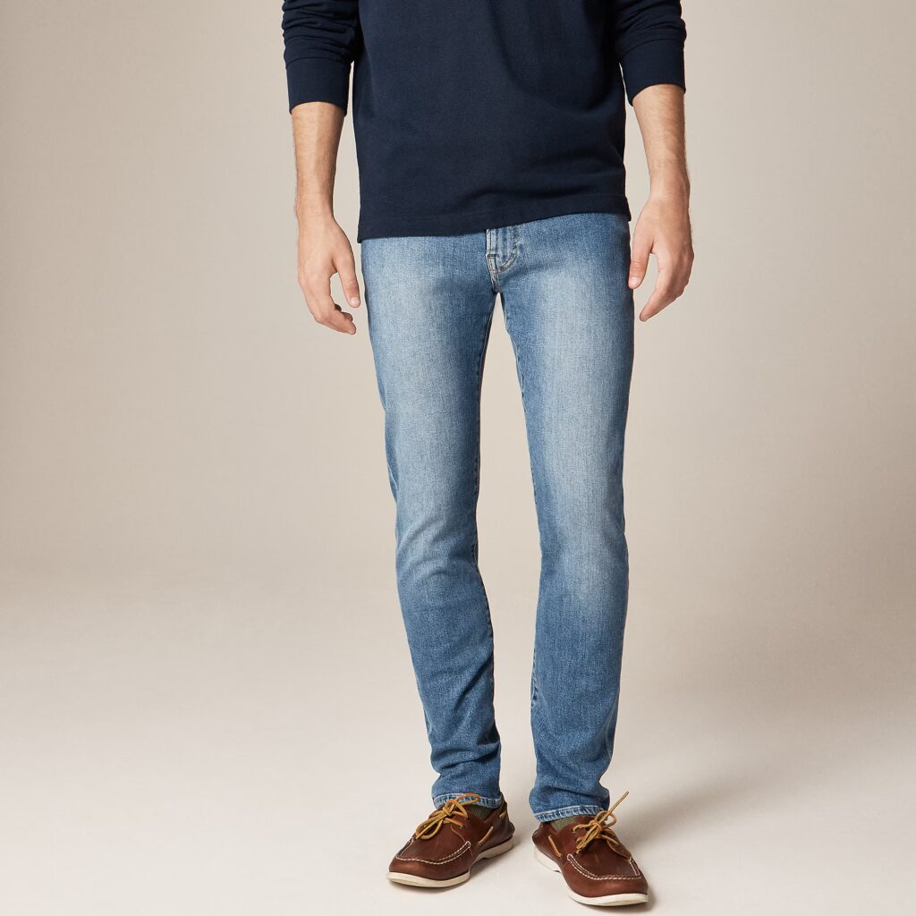Straight-fit stretch jean in medium wash